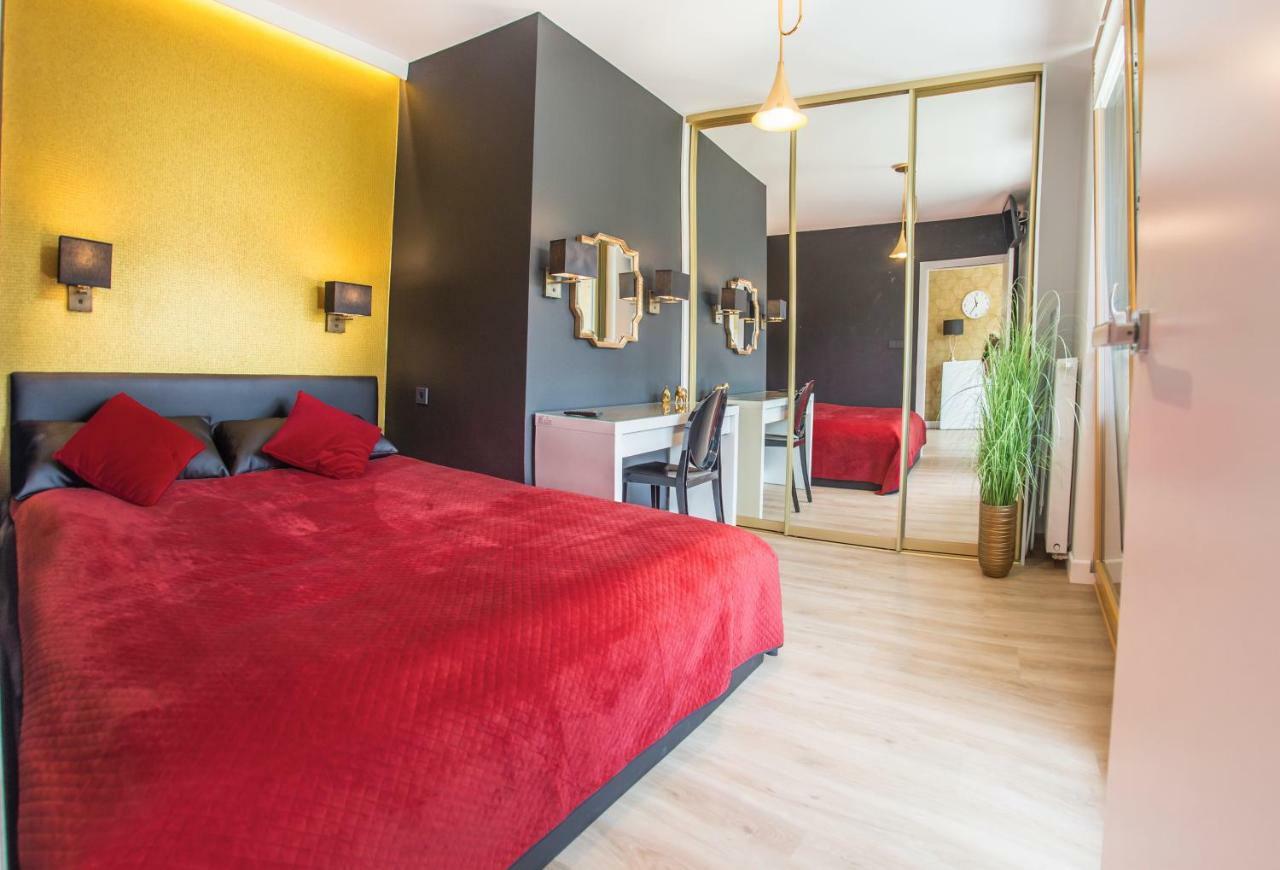 Apartment Galaxy Garden Cracow *